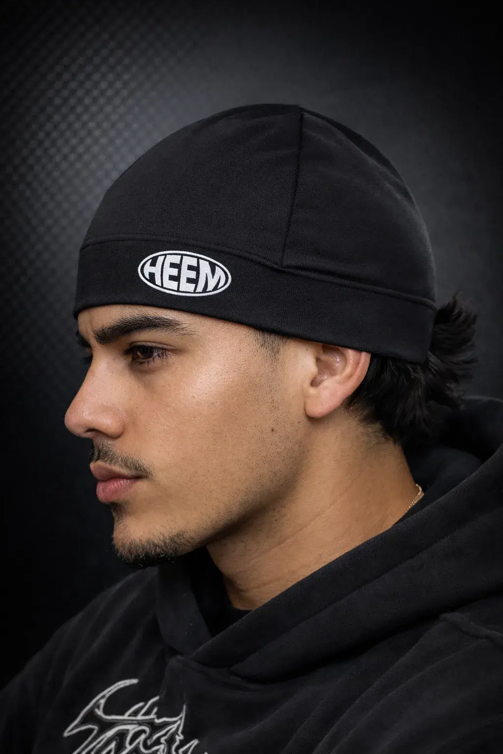 Barber wearing the HEEM Skully